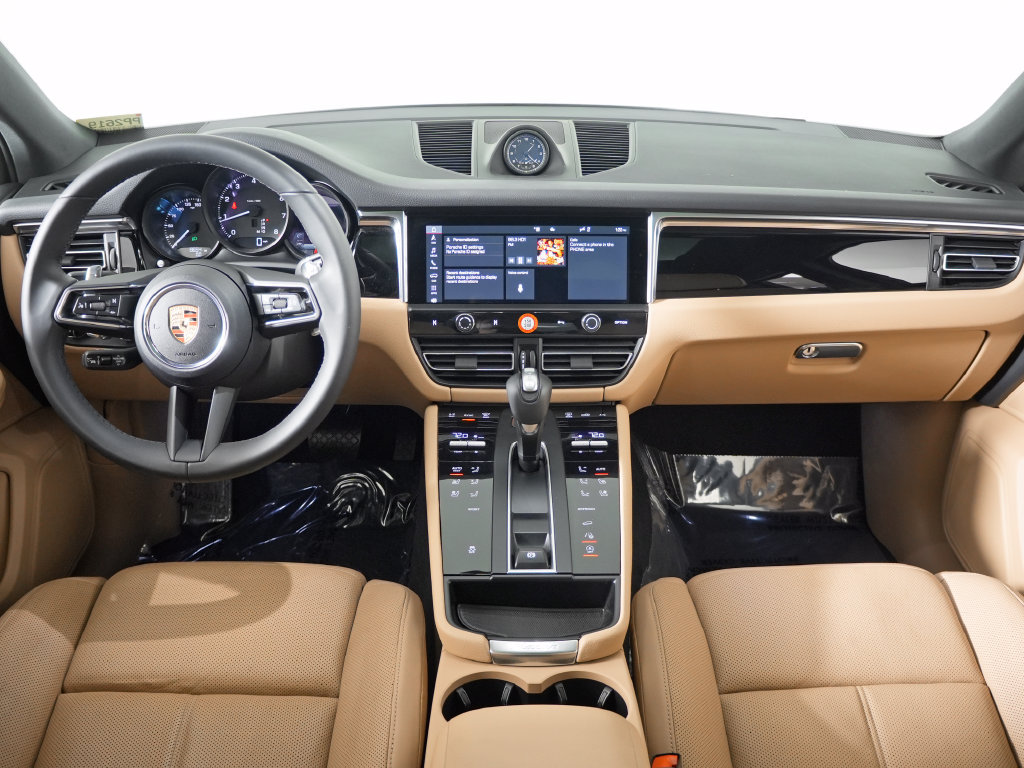 Certified 2025 Porsche Macan AWD/4WD image 23