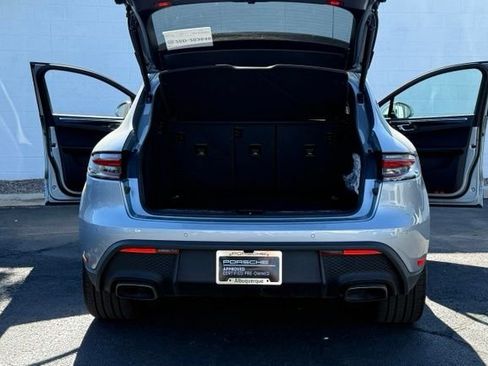 Used 2025 Porsche Macan AWD/4WD image 25