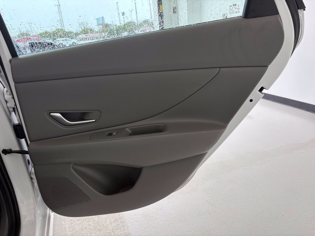 Used 2025 Hyundai Elantra SEL FWD image 33