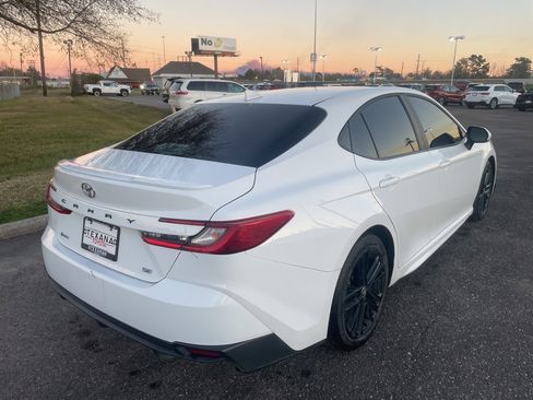 Used 2025 Toyota Camry SE image 7