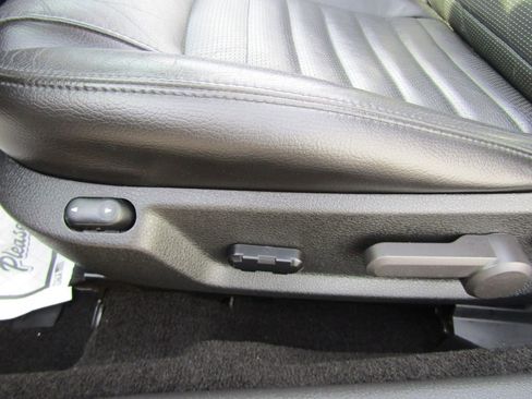 Used 2006 Ford Mustang GT Premium image 19