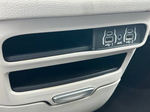 Used 2024 Chrysler Pacifica Limited FWD image 34