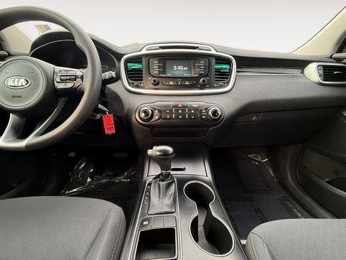 Used 2018 Kia Sorento L FWD image 12