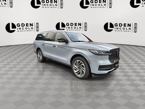 Used 2025 Lincoln Navigator L Reserve AWD/4WD image 2