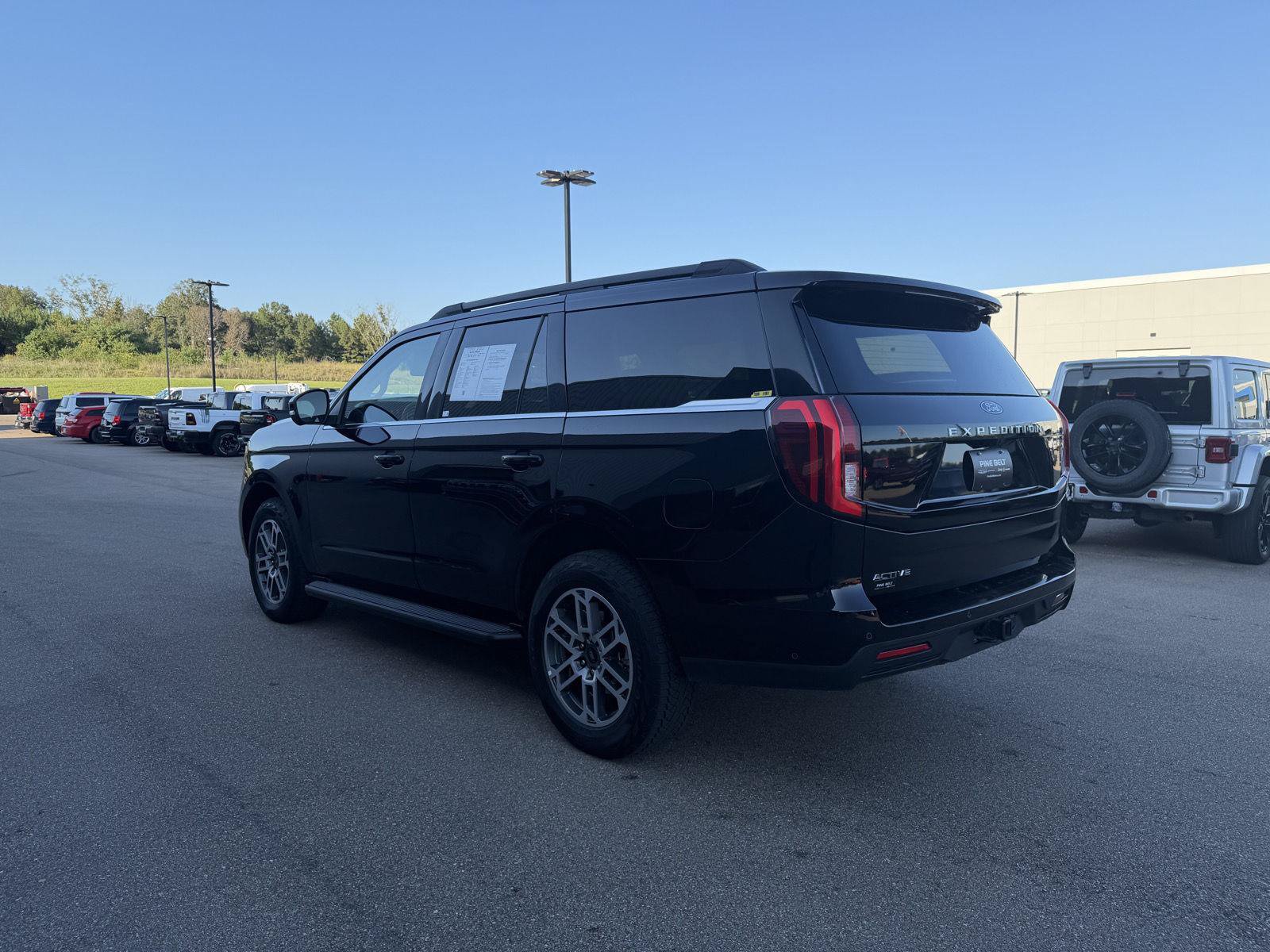 Used 2025 Ford Expedition Active AWD/4WD image 4