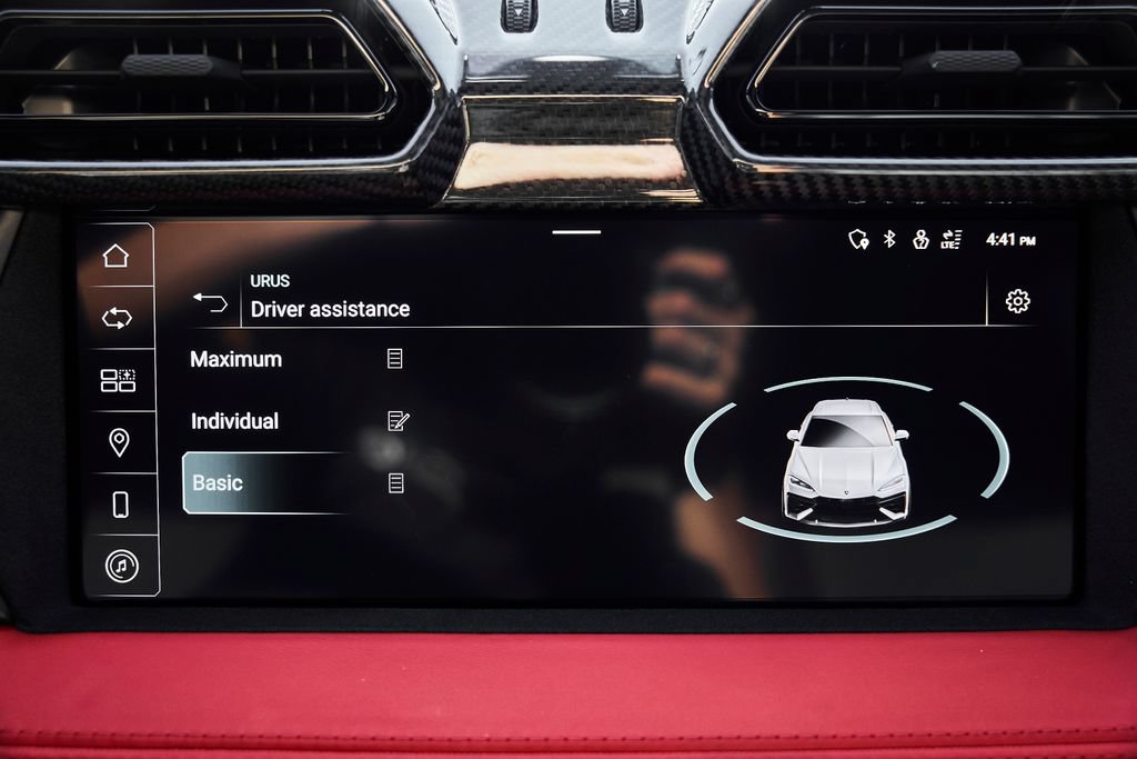 Used 2025 Lamborghini Urus SE AWD/4WD image 78