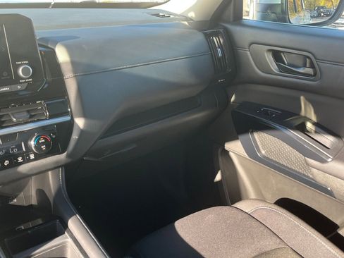 Used 2025 Nissan Pathfinder SV image 35