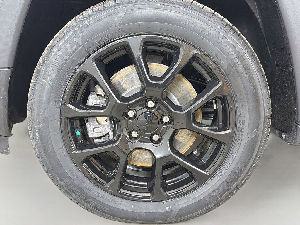 Used 2023 Jeep Compass Latitude AWD/4WD image 15