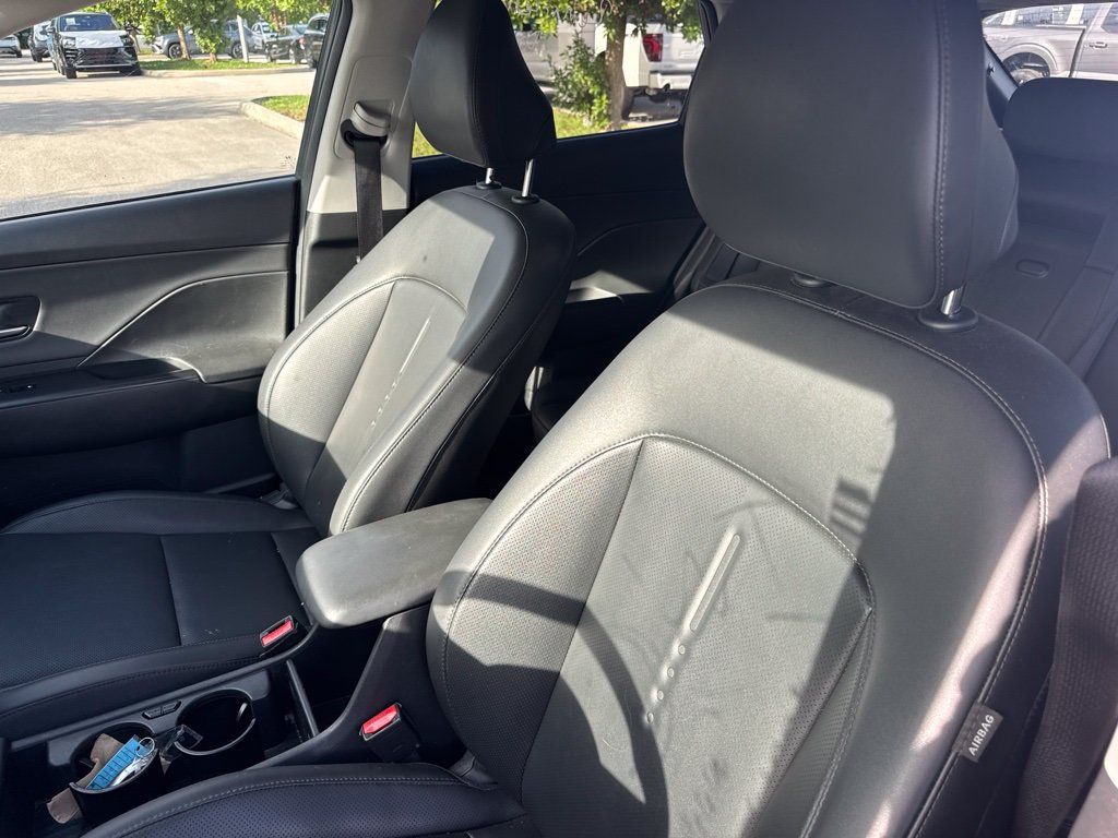 Used 2024 Hyundai Kona Limited FWD image 10