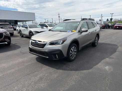 Used 2020 Subaru Outback Premium image 3
