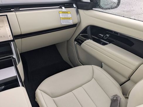 New 2026 Land Rover Range Rover SE image 17