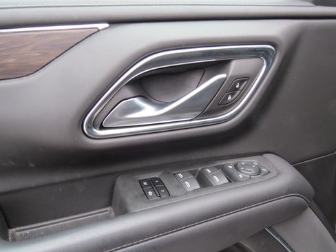 Used 2022 Chevrolet Tahoe LT w/ Luxury Package image 18