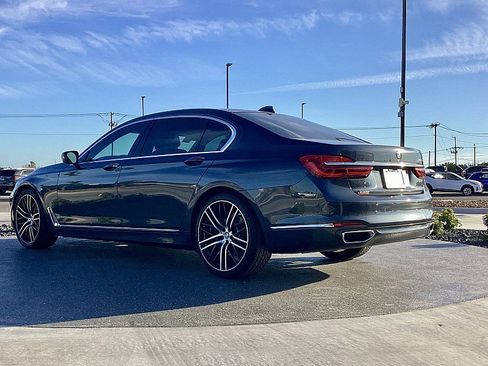 Used 2018 BMW 740i image 7