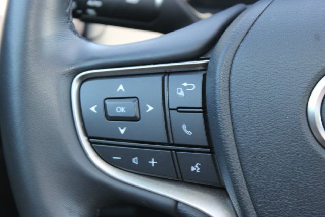 Certified 2025 Lexus UX 300h FWD image 18