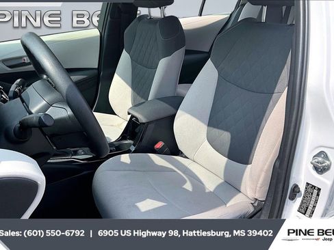 Used 2022 Toyota Corolla LE image 18