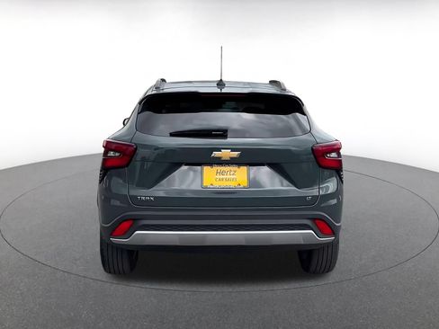 Used 2025 Chevrolet Trax LT FWD image 12