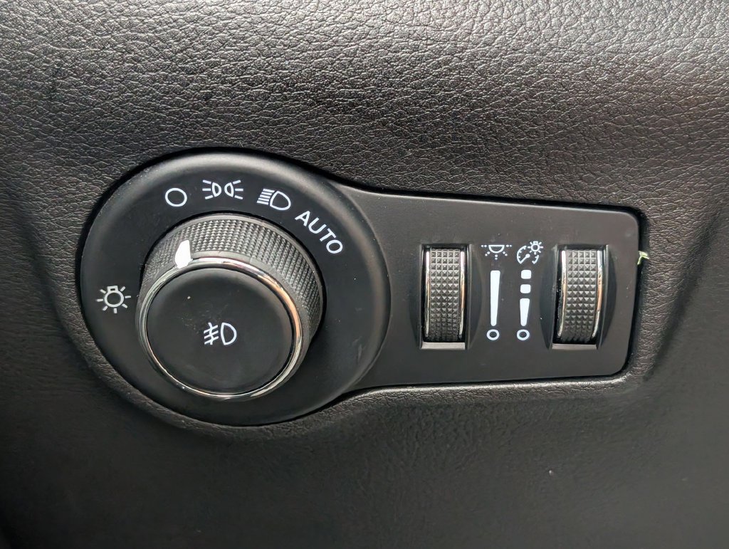 Used 2023 Jeep Compass Latitude AWD/4WD image 14
