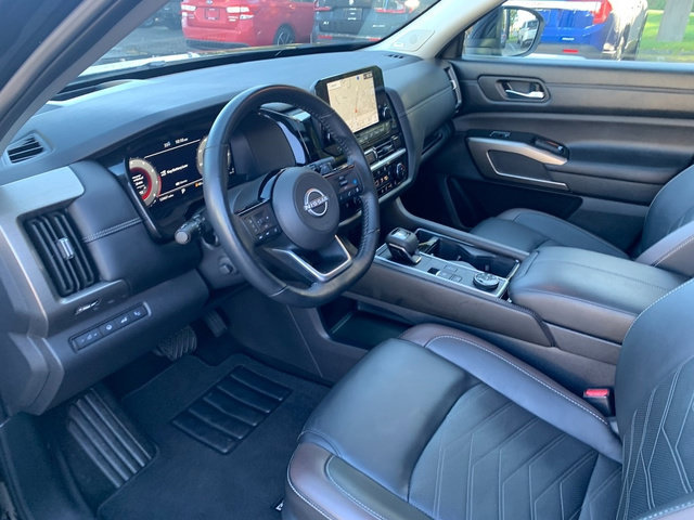 Used 2024 Nissan Pathfinder Platinum w/ Lighting Package (N93) AWD/4WD image 25