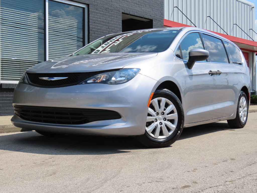 Used 2018 Chrysler Pacifica L FWD image 7