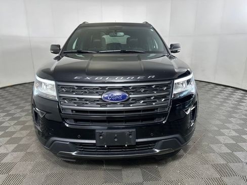 Used 2018 Ford Explorer XLT w/ Equipment Group 202A image 8