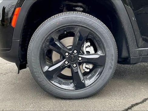 New 2025 Jeep Grand Cherokee L Altitude AWD/4WD image 13