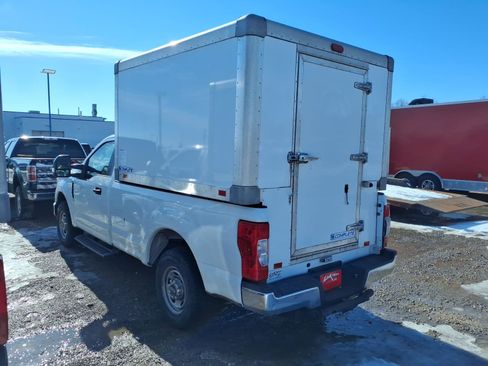 Used 2022 Ford F250 XL w/ Power Equipment Group image 3