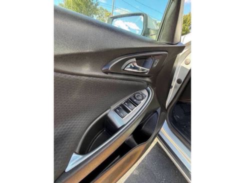 Used 2022 Chevrolet Malibu LT FWD image 16