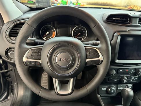 Used 2023 Jeep Renegade Latitude AWD/4WD image 18