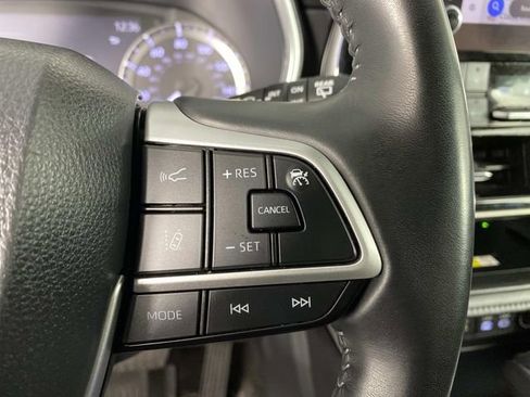 Used 2023 Toyota Highlander XLE image 19