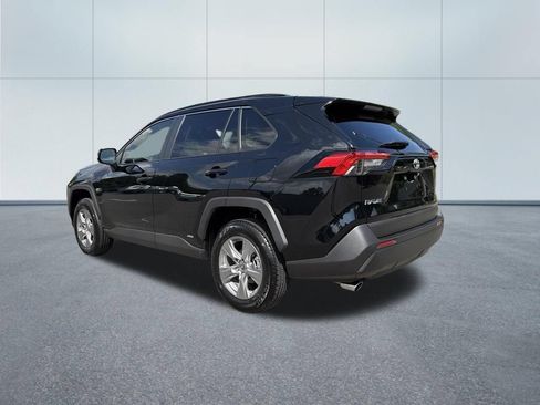 Used 2025 Toyota RAV4 XLE AWD/4WD image 7