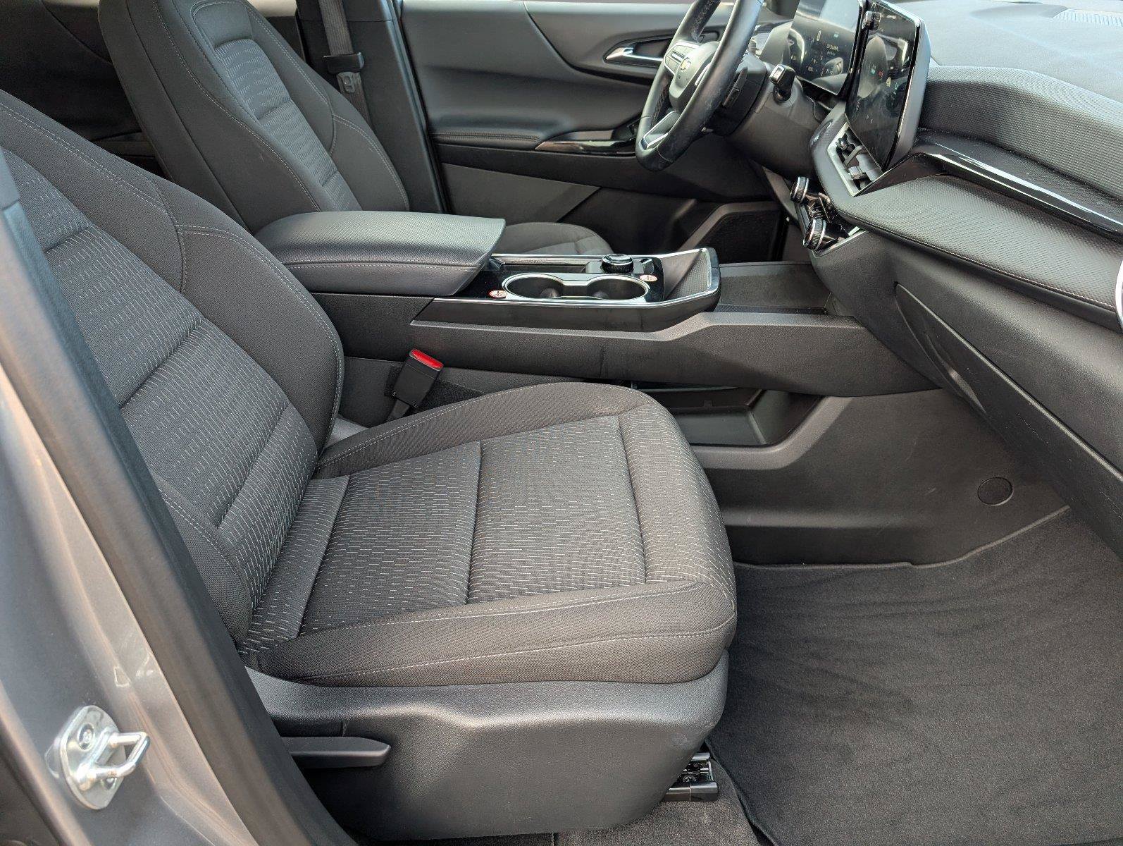 Used 2026 Chevrolet Equinox LT FWD image 39