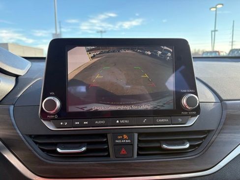 Used 2024 Nissan Altima 2.5 SV image 5