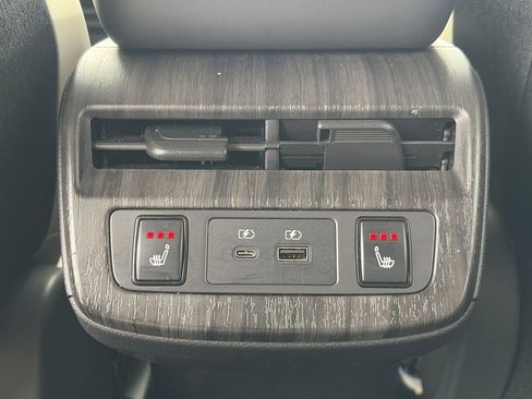 Certified 2023 Nissan Ariya FWD image 11