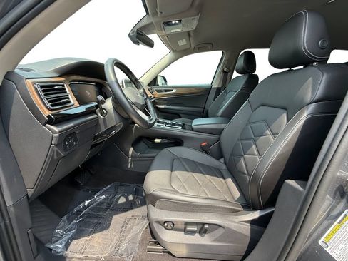 Used 2025 Volkswagen Atlas SE FWD image 9