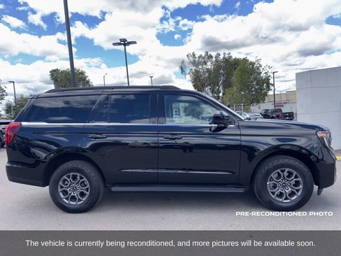 Used 2025 Ford Expedition Active RWD image 6