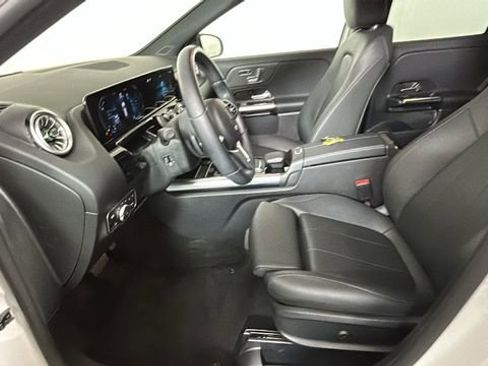Used 2023 Mercedes-Benz GLA 250 4MATIC w/ Premium Package image 12