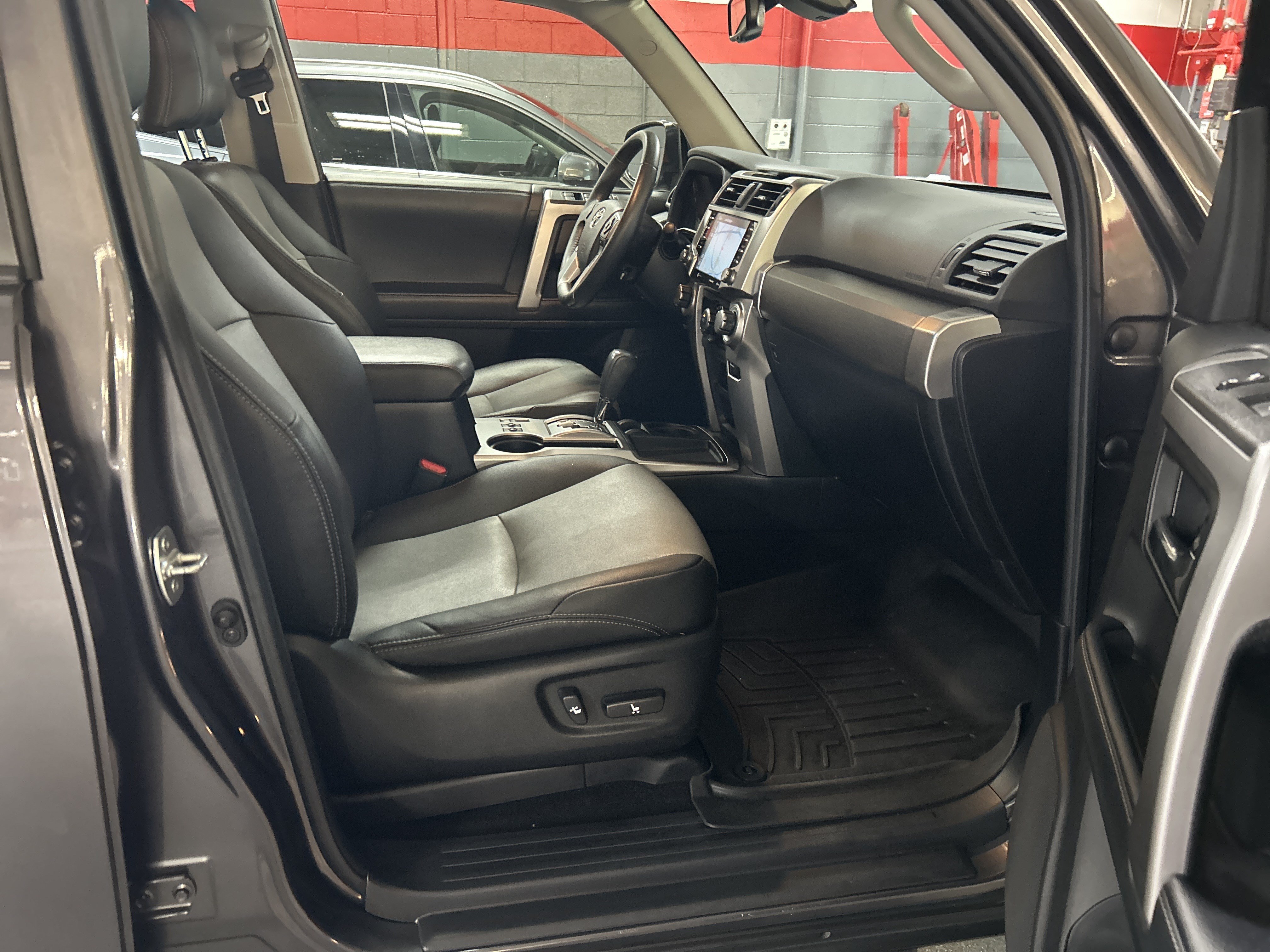 Used 2021 Toyota 4Runner SR5 Premium w/ Moonroof Package RWD image 33