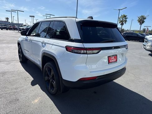 Used 2023 Jeep Grand Cherokee Altitude RWD image 5