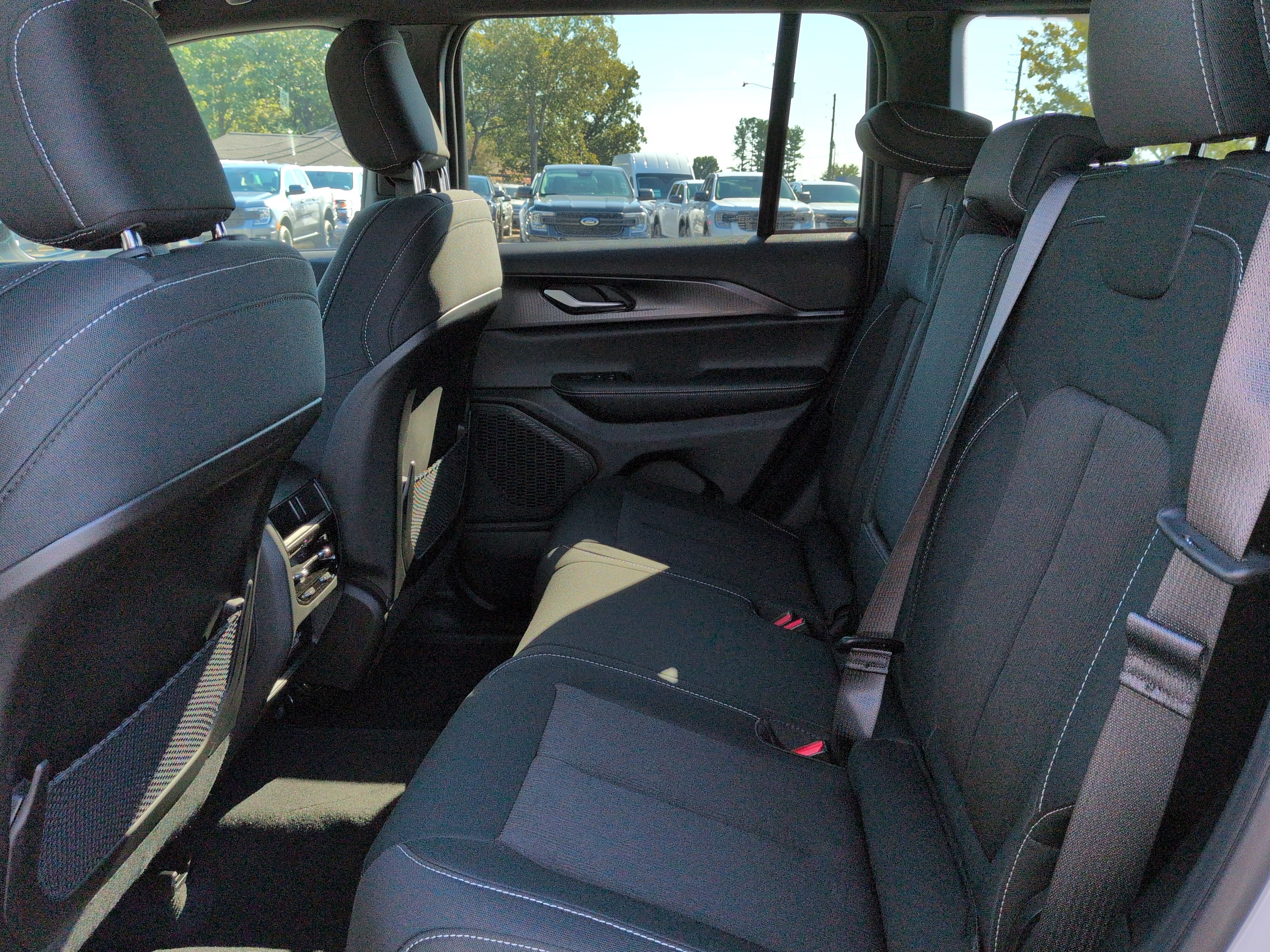 New 2027 Jeep Grand Cherokee Laredo RWD image 12