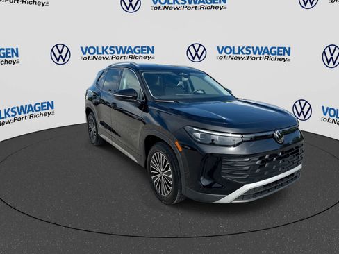 Certified 2025 Volkswagen Tiguan S w/ 18" Wheel Package FWD image 8