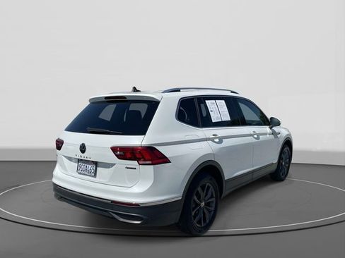 Used 2023 Volkswagen Tiguan SE AWD/4WD image 4