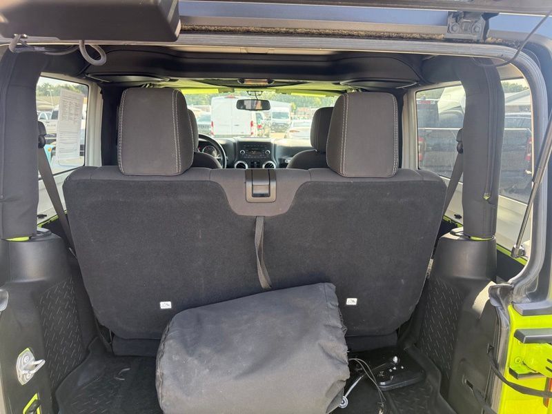 Used 2017 Jeep Wrangler Sahara AWD/4WD image 5