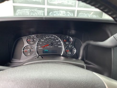 Used 2017 Chevrolet Express 2500 Work Van image 14