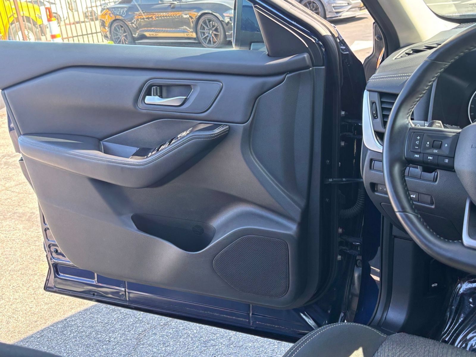Used 2025 Nissan Rogue SV FWD image 18