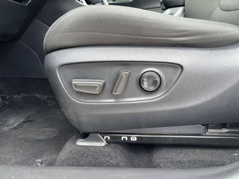 Used 2025 Toyota RAV4 XLE AWD/4WD image 16