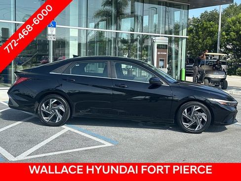 Used 2025 Hyundai Elantra SEL FWD image 5