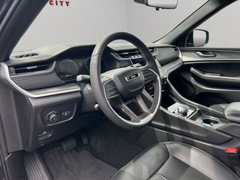 Used 2024 Jeep Grand Cherokee Limited w/ Luxury Tech Group II AWD/4WD image 27