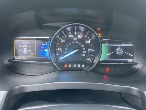 Used 2019 Ford Explorer XLT w/ Equipment Group 202A AWD/4WD image 17
