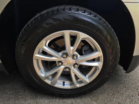 Used 2017 Chevrolet Equinox LT FWD image 10