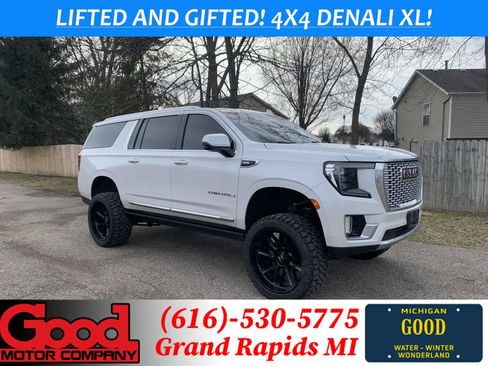 Used 2021 GMC Yukon XL Denali w/ Denali Premium Package AWD/4WD image 1